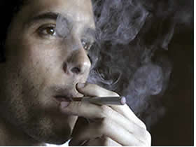 Para dejar de fumar, fuma