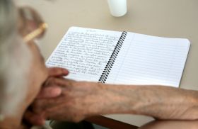 ALZHEIMER_LEYENDO_RETOCADO