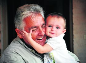 La relación intergeneracional tiene múltiples ventajas. DIALOGO RET