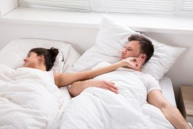 ¿Sabes por qué tienes sacudidas mientras duermes? Nosotros tampoco