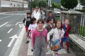 Un estudio avala la importancia de que los niños vayan andando al colegio