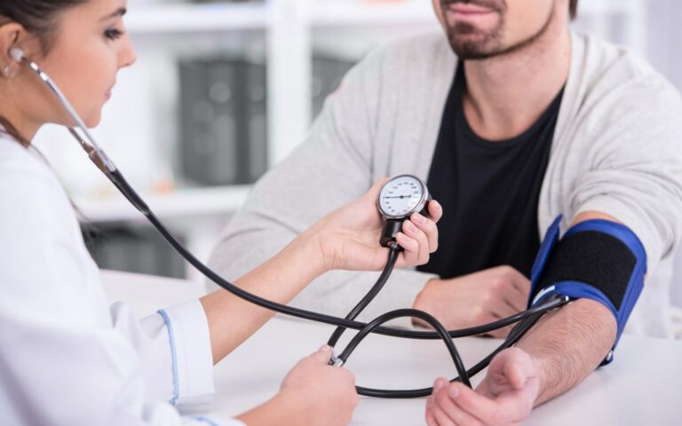 Más de tres millones y medio de personas mueren al año por no requerir asistencia sanitaria