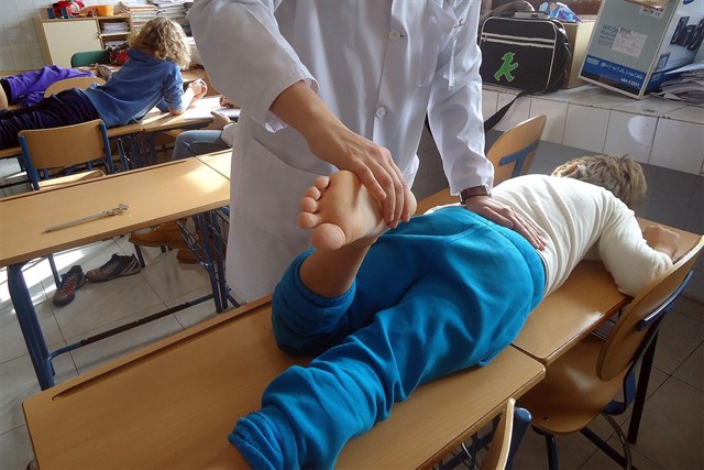 Demuestran la influencia de la postura del pie en problemas de mandíbula infantil