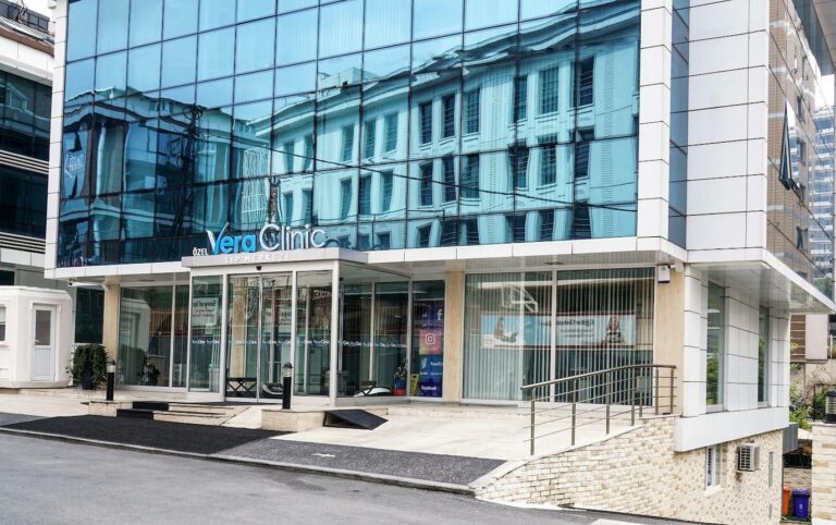 Vera Clinic lidera el trasplante capilar en Turquía