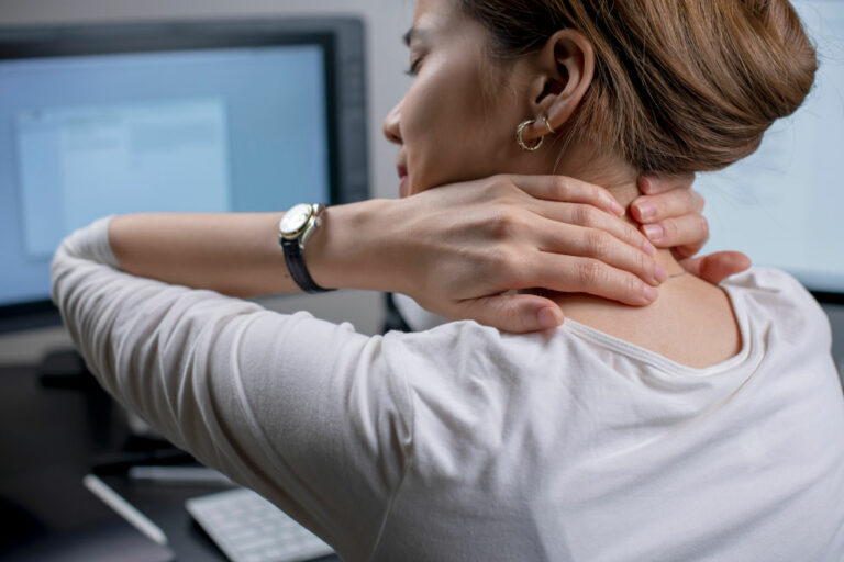 Tensión cervical por estrés: causas, consejos y tratamientos