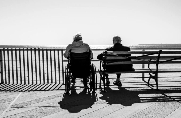 Independencia en la tercera edad: Dispositivos de ayuda esenciales para el hogar