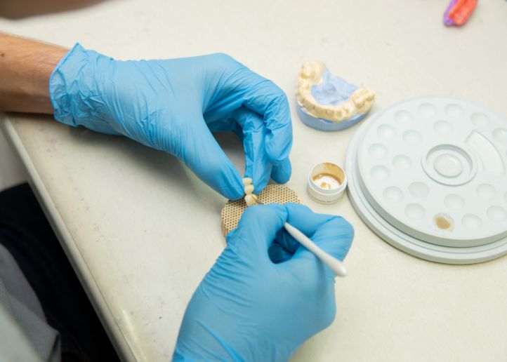 Lo último en prótesis dentales removibles