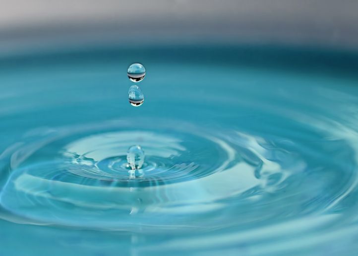 Agua hidrogenada: beneficios que marcan la diferencia en tu salud diaria