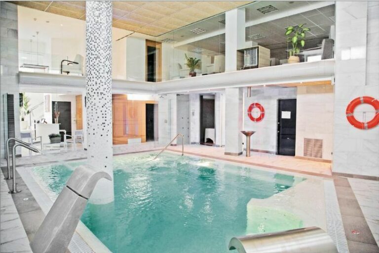 Hidroterapia en la residencia de mayores Bouco Zaragoza en Navidad: beneficios físicos y anímicos