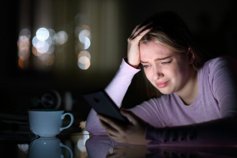 Ciberbullying: cómo protegen los colegios y las familias a los menores en el entorno digital